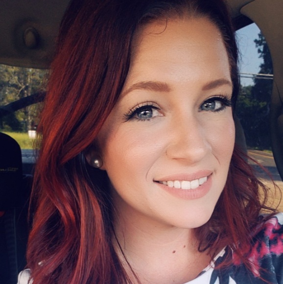 Meet your Posher, Alyssa - Picture 2 of 2